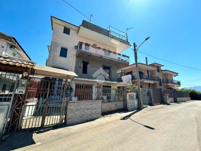 Appartamento con 6 locali in vendita in Via S Maria la Selva, Acerra