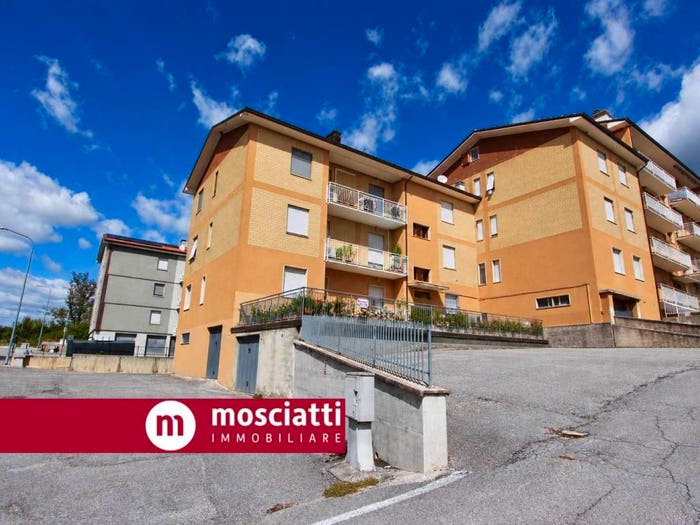 Appartamento trilocale in vendita in Via Enrico Mattei, Centro, Castelraimondo