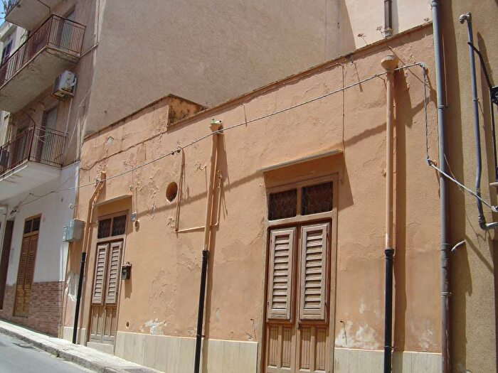 Casa quadrilocale in vendita in Via Giuseppe Verdi, Centro, Castellammare del Golfo