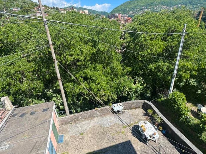 Appartamento quadrilocale in vendita in Salita Ca' Bianca, Struppa, Genova