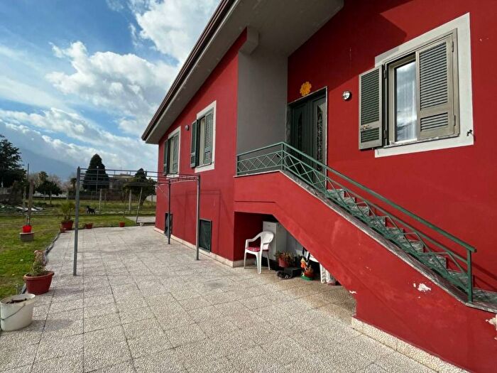 Casa quadrilocale in vendita in Via Aliperti, Saviano