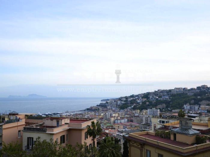Appartamento con 6 locali in vendita in Via Aniello Falcone, Vomero, Napoli