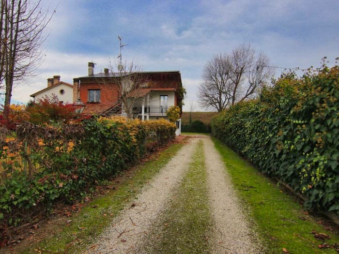 Casa con 6 locali in vendita in Via Mulini Rangoni, Centro, Bomporto