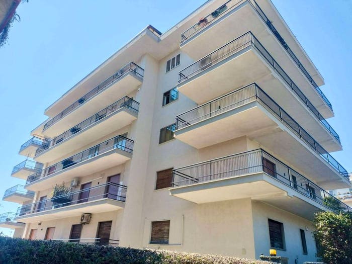 Appartamento con 6 locali in vendita in viale Andrea Doria, Cibali, Catania