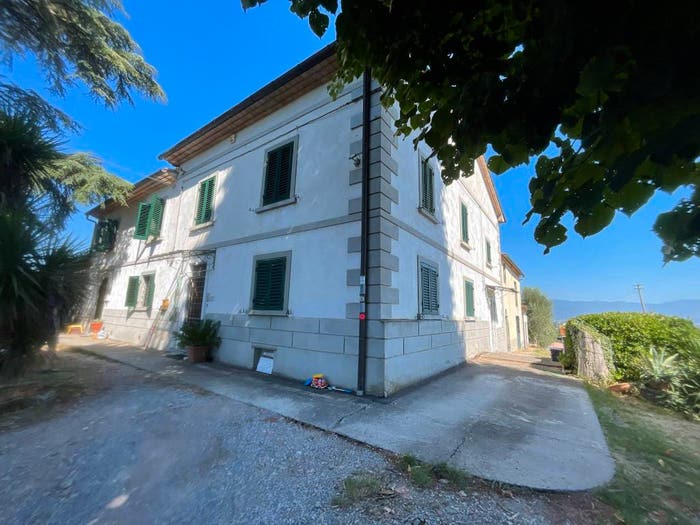 Casa con 6 locali in vendita in Via Rubattorno, Quarrata