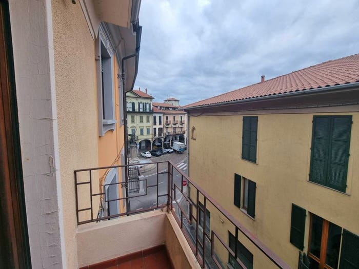 Appartamento trilocale in vendita in Corso Giuseppe Garibaldi, Centro, Romagnano Sesia