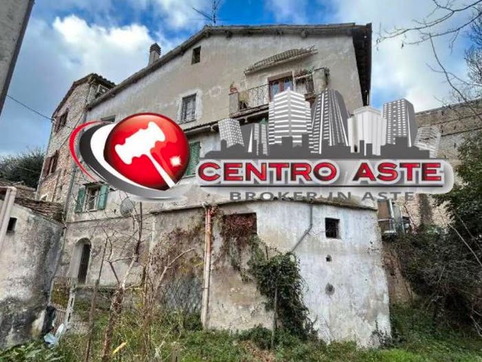 Appartamento con 6 locali in vendita in Via Mascioli Fossombrone PU Italia, Centro, Fossombrone