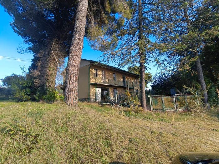 Casa con 6 locali in vendita in Case Sparse Bruciate, Montefalco