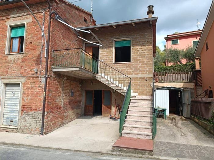 Casa quadrilocale in vendita in Via Bassa, Vaiano, Castiglione del Lago