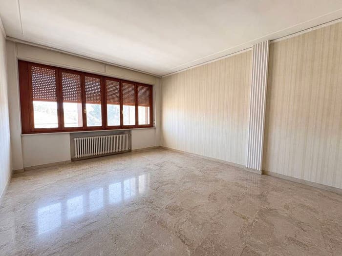 Appartamento con 6 locali in vendita in Viale Giuseppe Verdi, San Francesco Papa Giovanni XXIII, Jesi