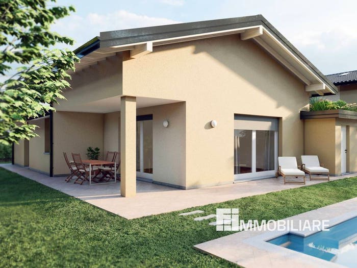 Casa quadrilocale in vendita in Via Valcastellana, Centro, Angera
