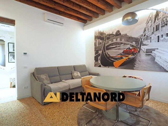 Appartamento quadrilocale in vendita in Riva De Biasio, Santa Croce, Venezia