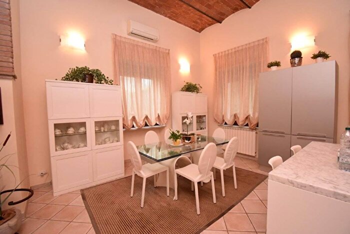 Appartamento con 5 locali in vendita in Via Fortunato Federigi, Seravezza