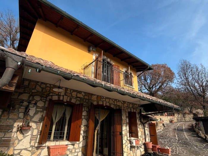 Casa con 5 locali in vendita in Via delle Orchidee, Santa Anatolia, Borgorose