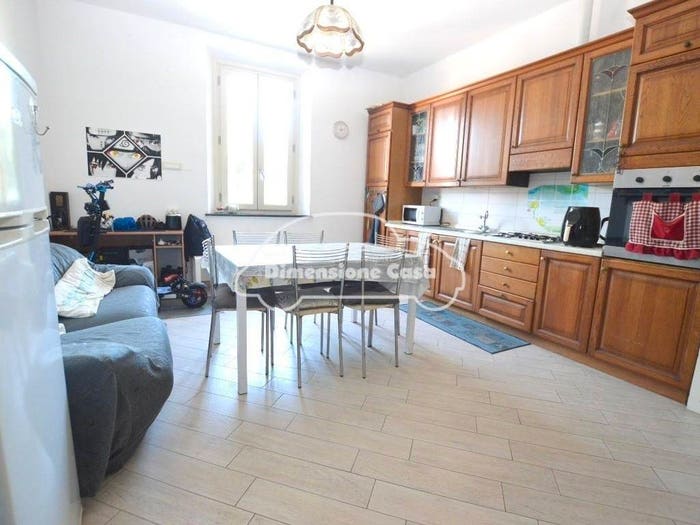 Appartamento trilocale in vendita in Piazza Umberto I, Altopascio Centro, Altopascio
