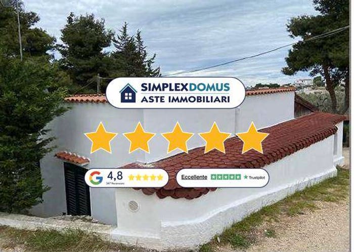 Appartamento con 6 locali in vendita in VIALE PIETRA MAURA, Marina Di Lesina, Lesina