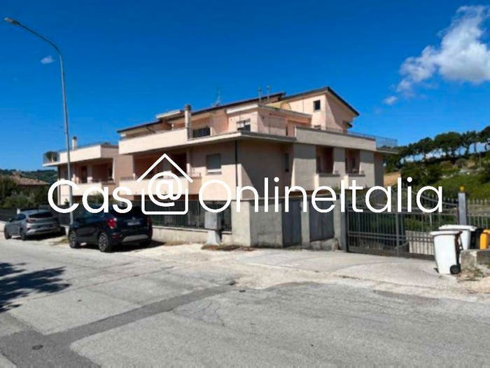 Appartamento con 6 locali in vendita in Via XXV Aprile, Centro, Gualdo Tadino