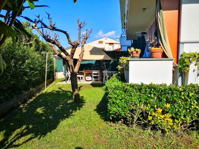 Appartamento quadrilocale in vendita in Via Venezia, Marina di Massa Centro, Massa