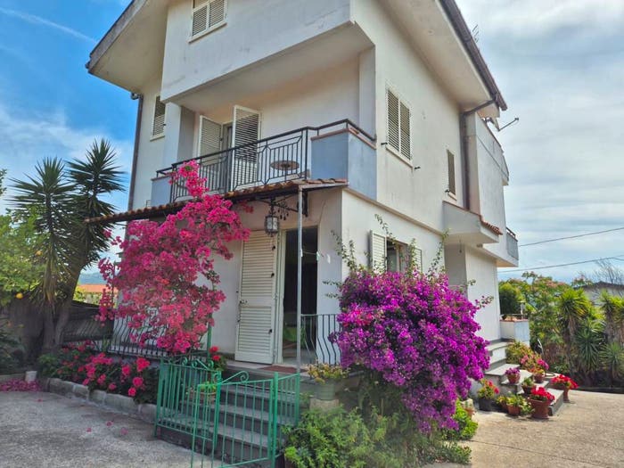 Casa con 6 locali in vendita in Via Chiusa del Pero, Bivio Acquavella Ponte, Casal Velino