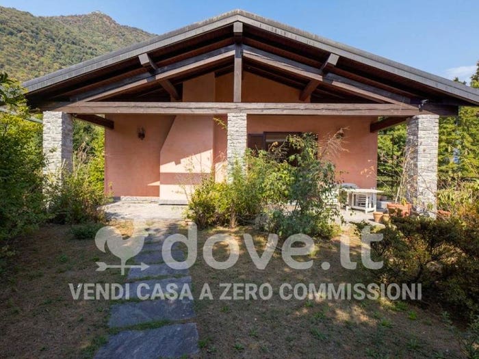 Casa trilocale in vendita in Via XXV Aprile, Laveno, LavenoMombello