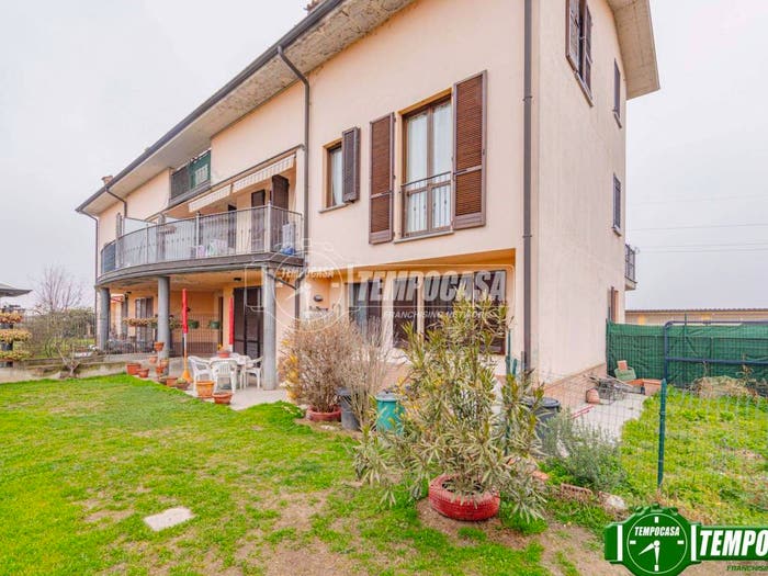 Appartamento bilocale in vendita in Via delle Rose, Albuzzano