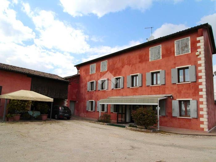 Casa con 6 locali in vendita in Via Monte Grappa, Centro, Caerano di San Marco