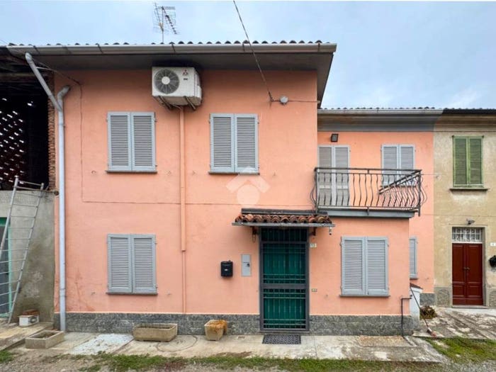 Casa quadrilocale in vendita in Via Andrea Costa, Centro, Portalbera