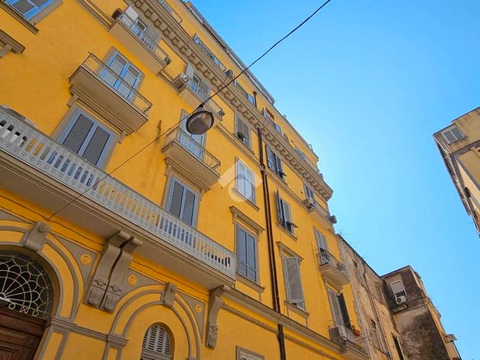Appartamento quadrilocale in vendita in Vico delle Fiorentine a Chiaia, Chiaia, Napoli