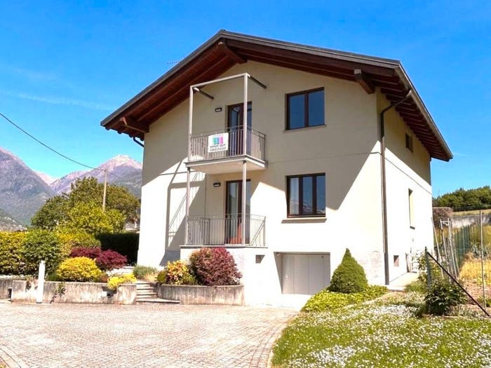 Casa con 6 locali in vendita in Albosaggia