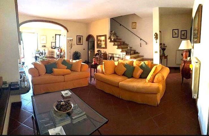 Casa con 6 locali in vendita in via Becagli, Centro, Poggio a Caiano