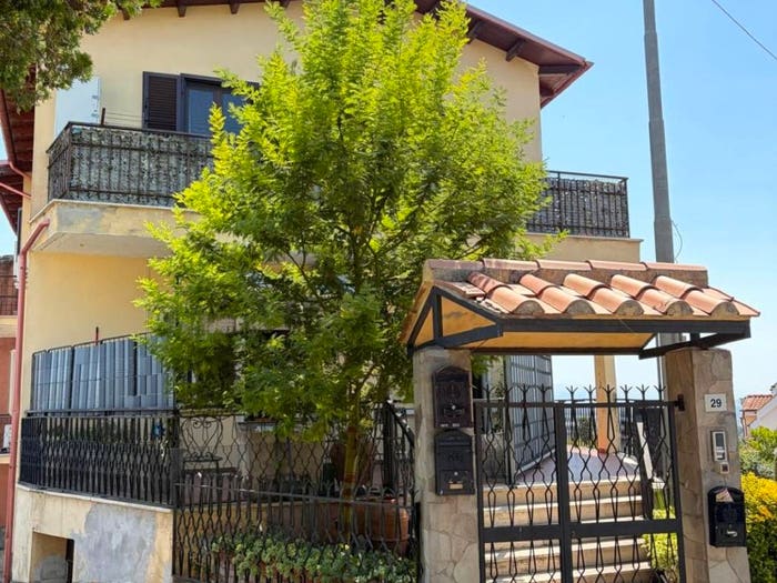 Appartamento con 6 locali in vendita in Centro, Capena