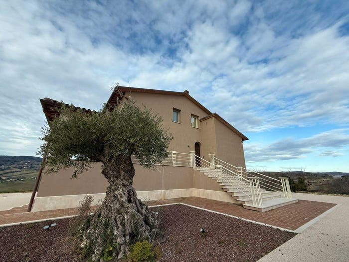 Casa con 6 locali in vendita in Narni Scalo, Narni