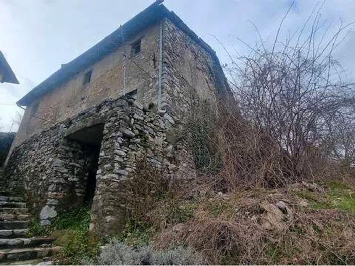 Casa con 6 locali in vendita in Via Fossetta No Number, Careggine