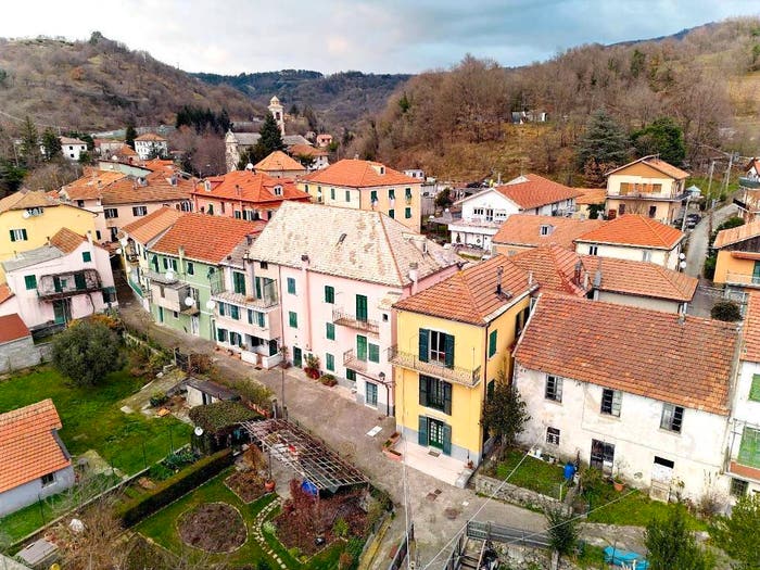 Casa con 6 locali in vendita in Corona Castellari, Stella