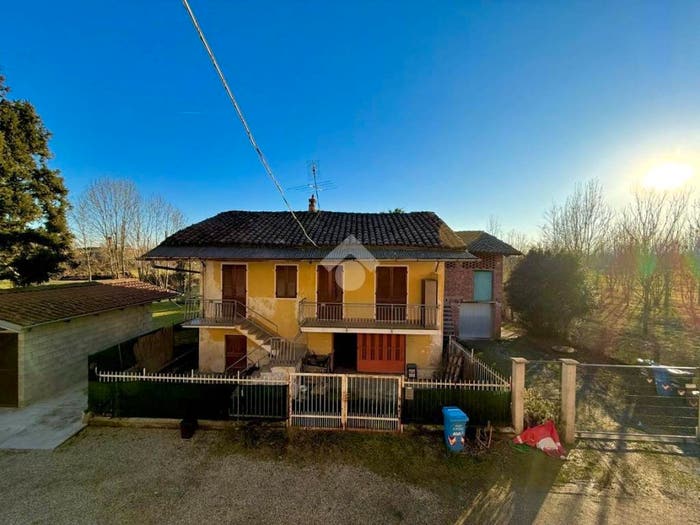 Casa con 6 locali in vendita in Strada Ghiaro Superiore, Castellamonte