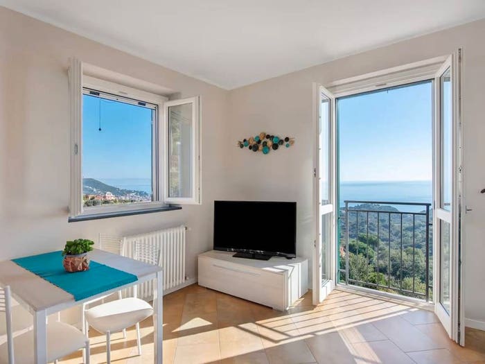 Appartamento trilocale in vendita in Via Tessarole, Castagnabuona, Varazze