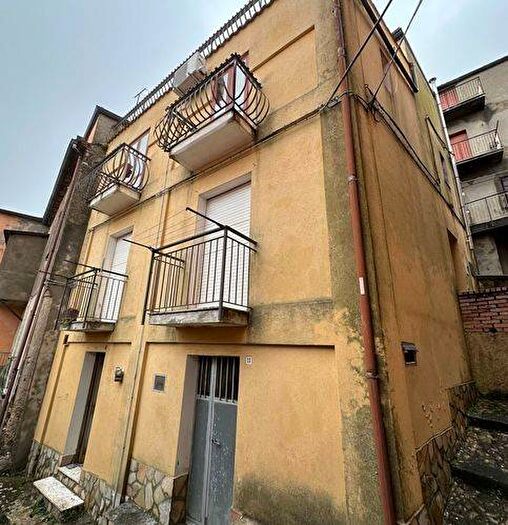 Appartamento trilocale in vendita in Via De Filippis, Centro, Tiriolo