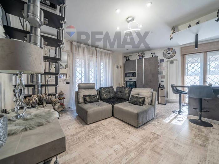 Appartamento trilocale in vendita in Via Santorre di Santarosa, Santa Maria delle Mole, Marino