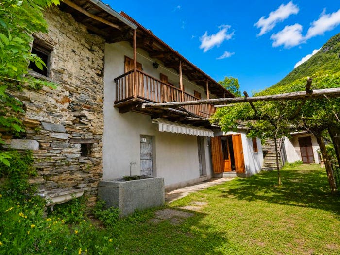 Casa quadrilocale in vendita in Via Garossini, Rorà