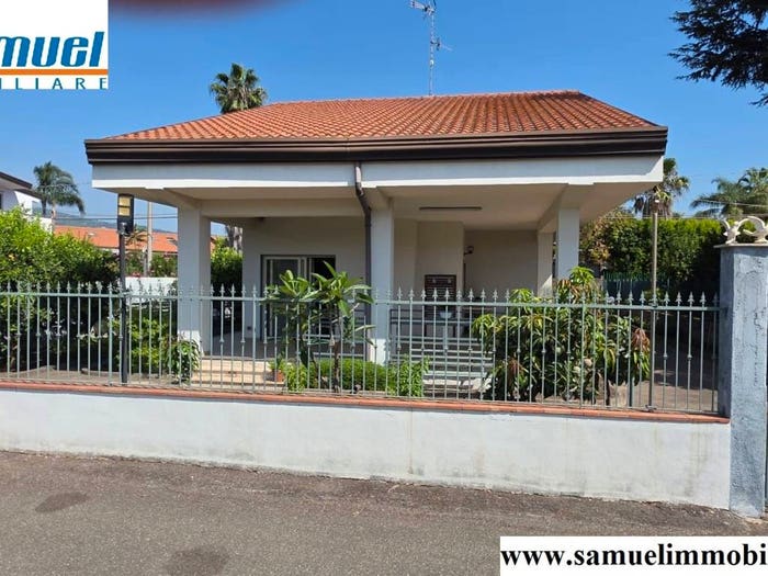 Casa quadrilocale in vendita in Via Carrata, Mascali