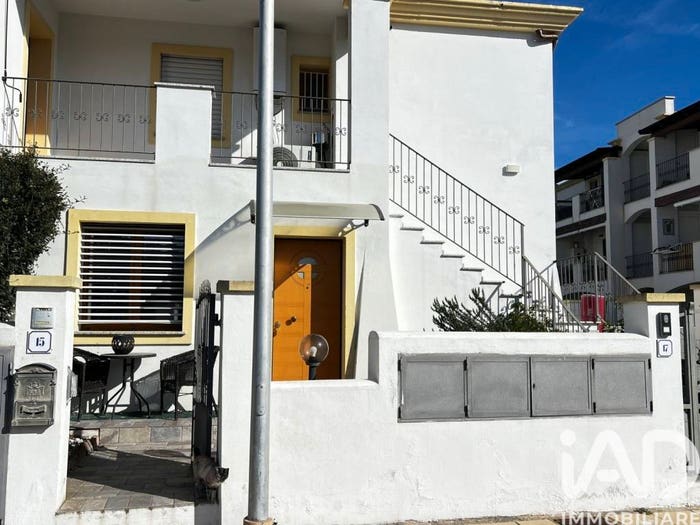 Appartamento con 6 locali in vendita in Via sindaco quinto murru, Tortolì
