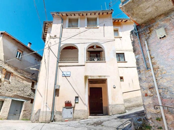 Appartamento con 5 locali in vendita in Via Trento, Rieti