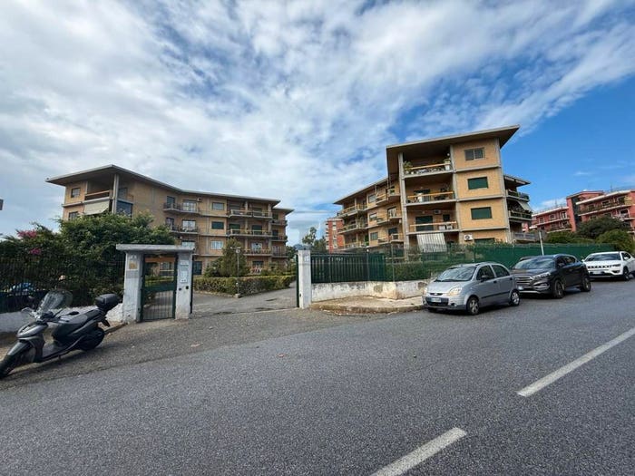 Appartamento con 5 locali in vendita in Via Cappellani, San Licandro, Messina