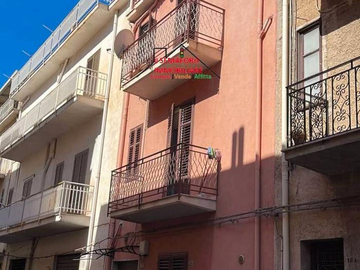 Appartamento con 6 locali in vendita in Partinico
