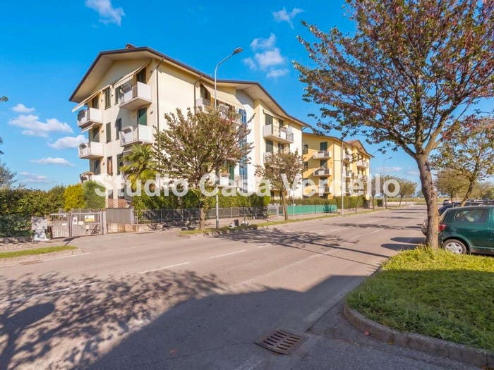 Appartamento trilocale in vendita in Viale Papa Giovanni XXIII, Centro, Verdellino
