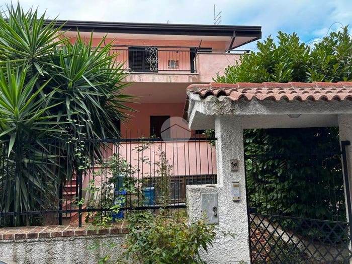 Casa quadrilocale in vendita in Via Domenico Martire, Tivolille Pasquali Merenzata, Mendicino
