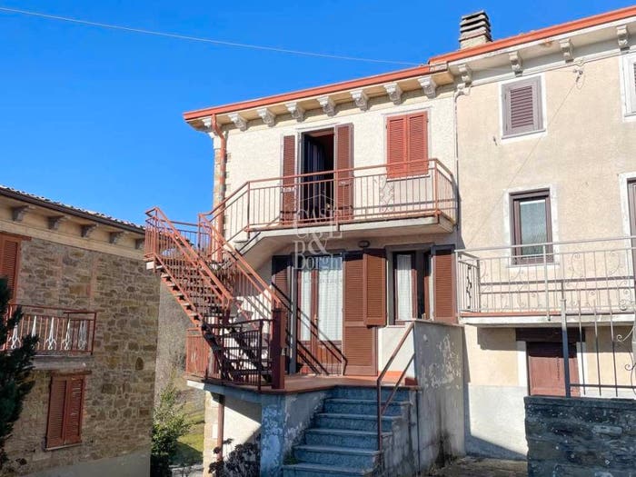 Casa con 6 locali in vendita in Frazione Casa Lazzati, Romagnese