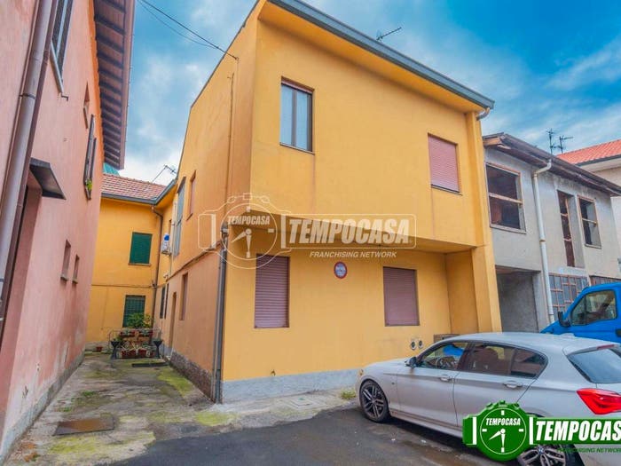 Appartamento trilocale in vendita in Via Alessandro Manzoni, Tregasio, Triuggio