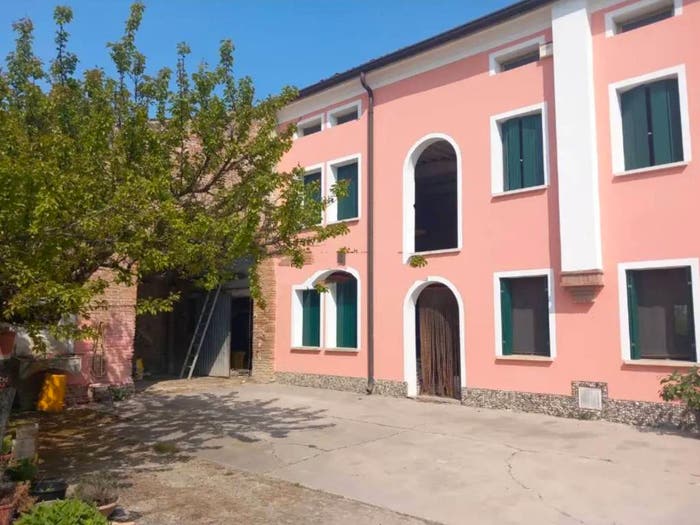 Casa quadrilocale in vendita in Via Giacomo Leopardi, Borgocarbonara