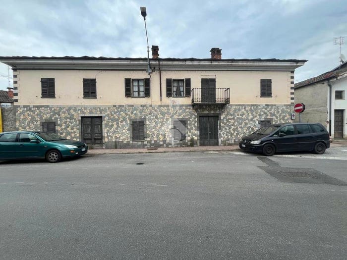 Casa con 6 locali in vendita in Via Carlo Alberto, Centro, Barge